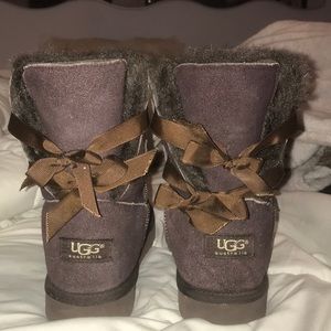 Chestnut ugg boots with bows